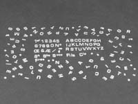 MAT030 Planche lettres blanches (predcoupes) en relief 